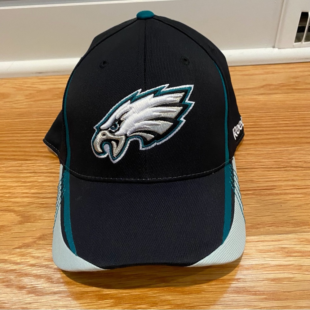 LIKE NEW Reebok Philadelphia Eagles Men’s Fitted